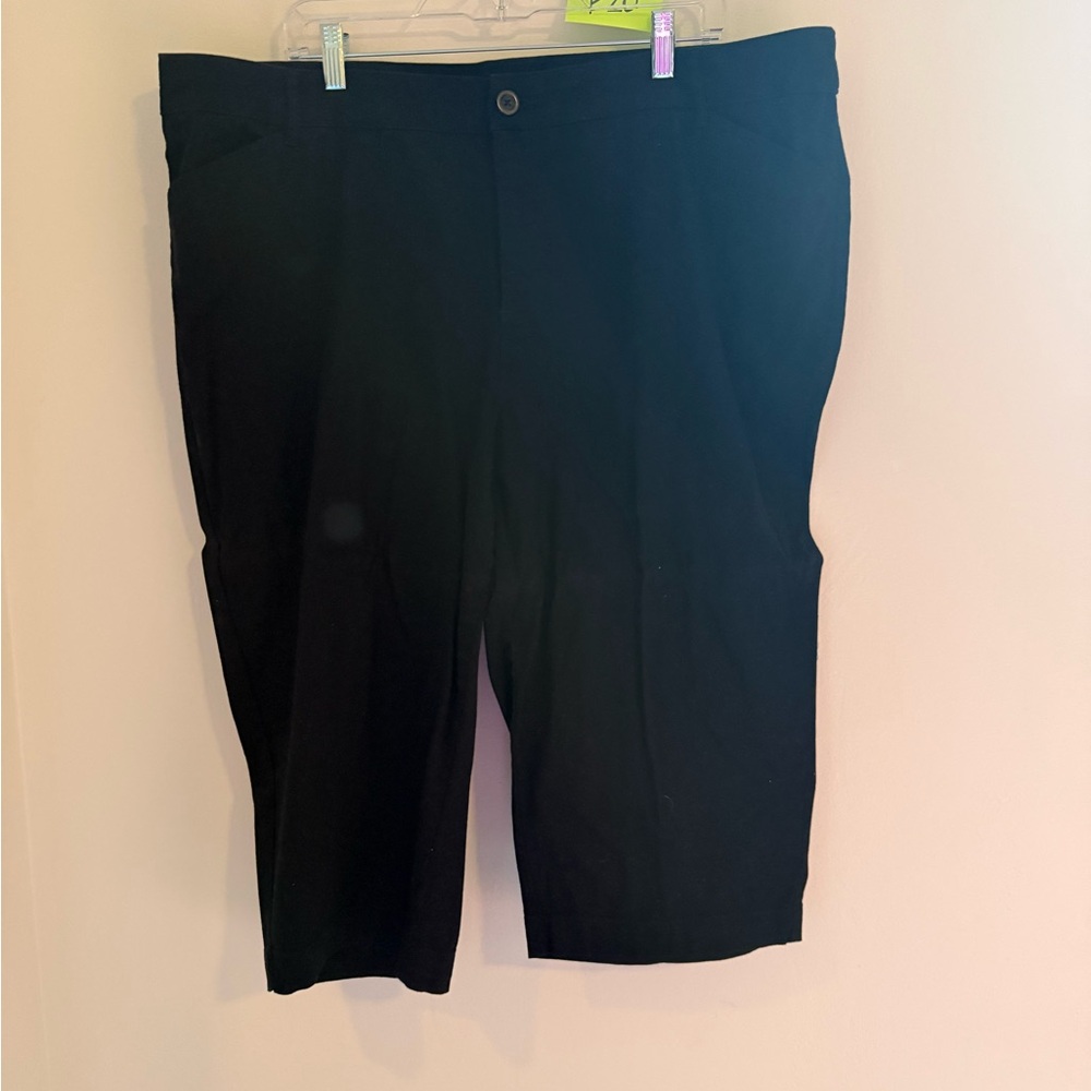 St. John's Bay Black Capris